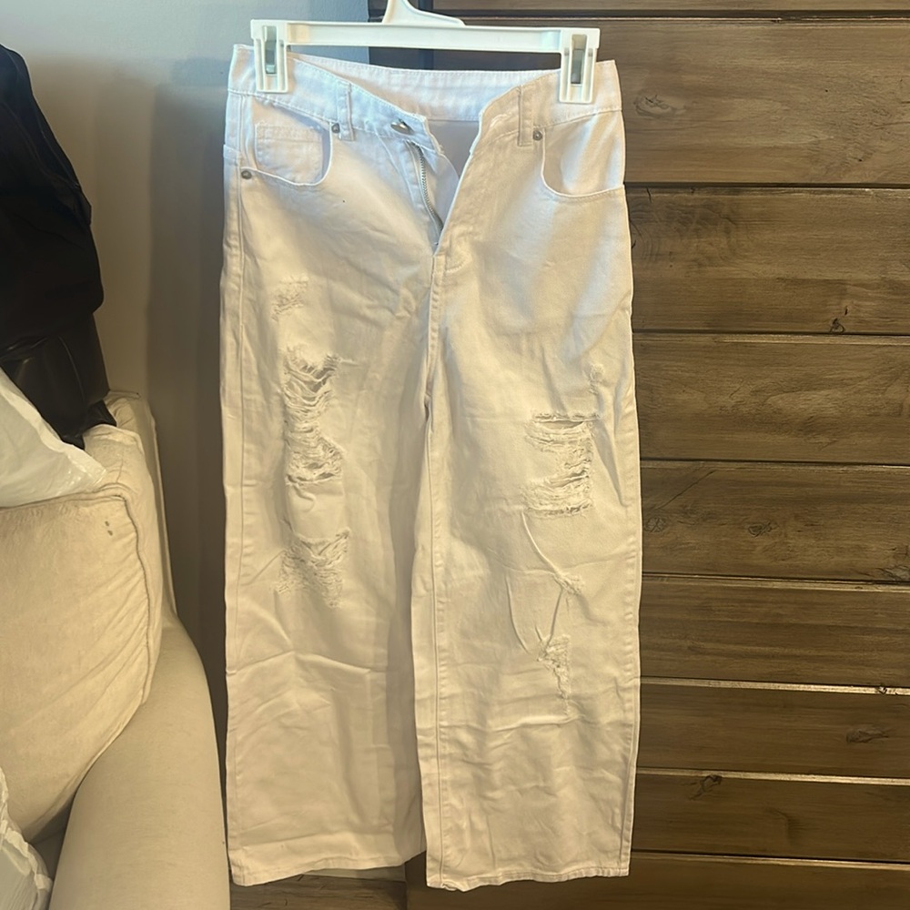 White distressed jeans